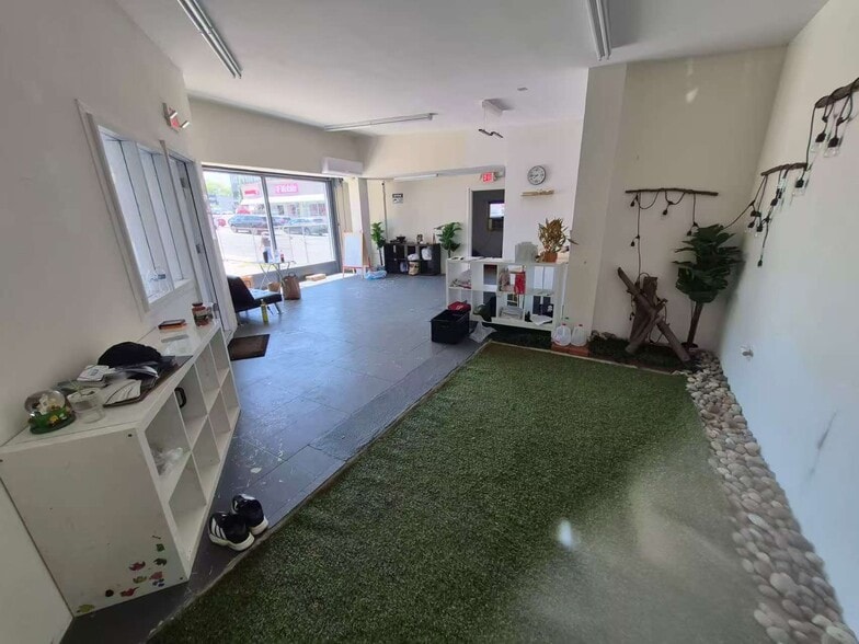 More Photos Of 103 Northern Blvd, Great Neck Auto Repair For Lease