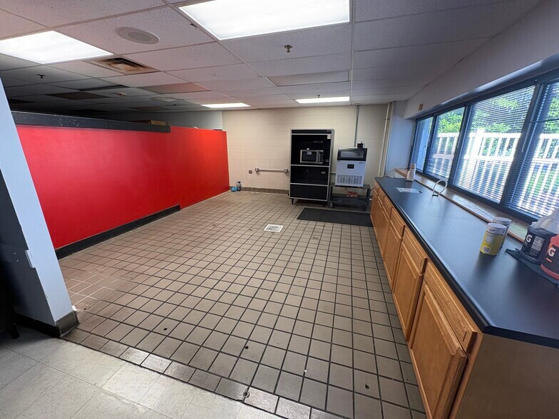 More Photos Of 101 E Industrial Blvd, Logansport Manufacturing For Sale