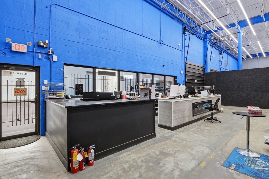 More Photos Of 610 Ryan Ave, Westville Warehouse For Lease