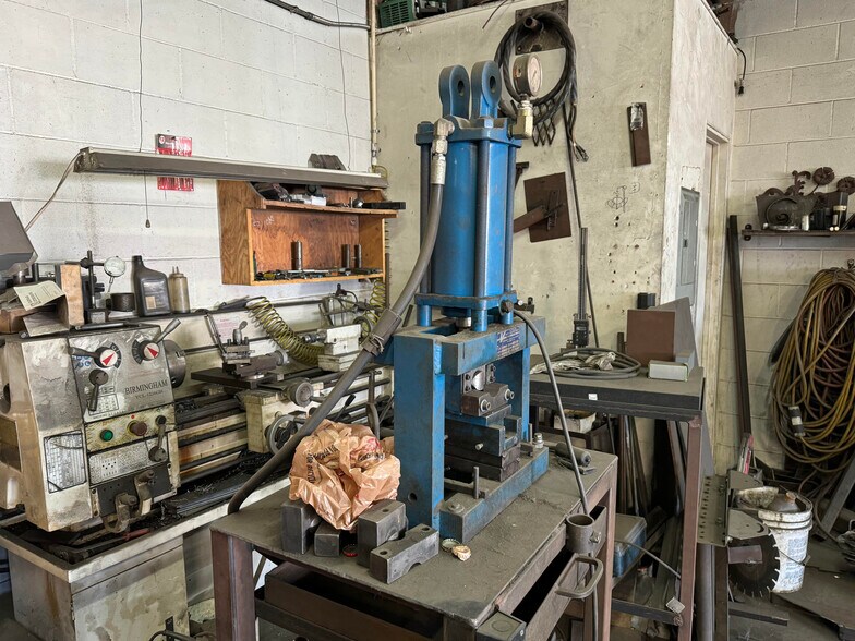 More Photos Of 2292 Cabrera Ave, San Bernardino Manufacturing For Sale