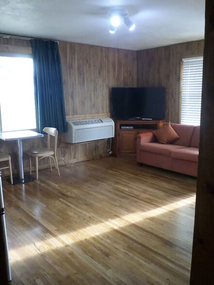 More Photos Of 177 S Main St, Hatch Hotel For Sale