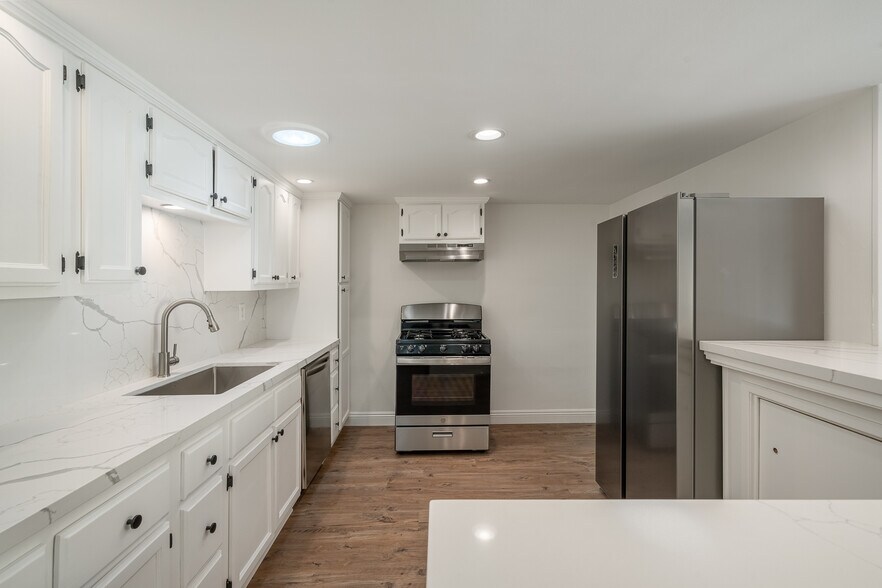 More Photos Of 1226 S Dunsmuir Ave, Los Angeles Multifamily For Sale