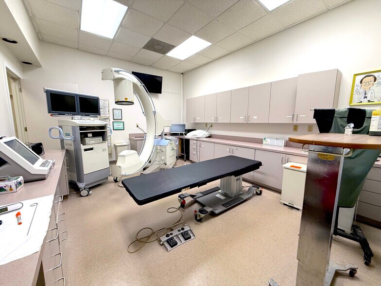 More Photos Of 3861 Oakwater Cir, Orlando Medical For Sale