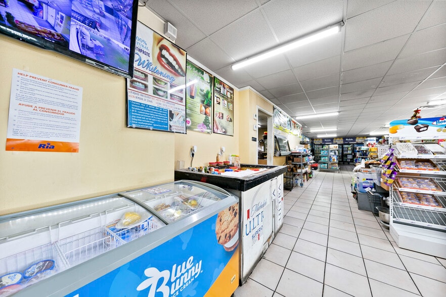 More Photos Of 103 Henderson St, Palacios Convenience Store For Sale