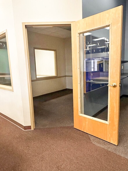 More Photos Of 6424 E Independence Blvd, Charlotte Freestanding For Lease