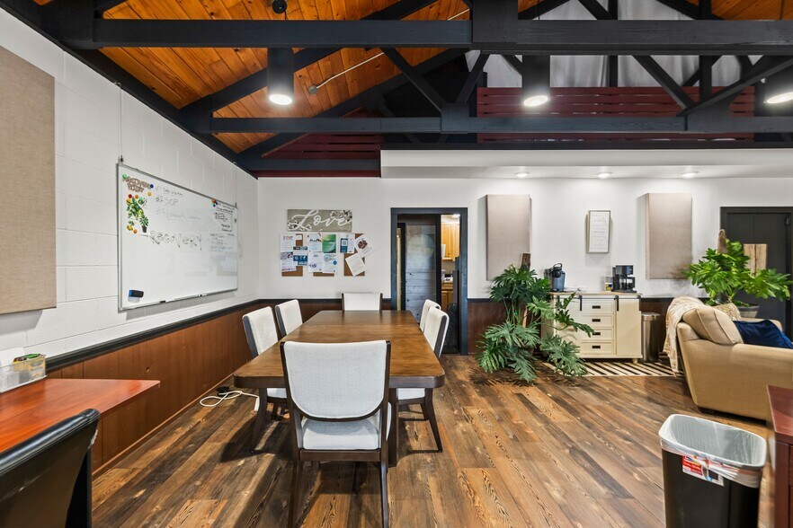 More Photos Of 2000 N 7th Ave, Bozeman Flex For Sale