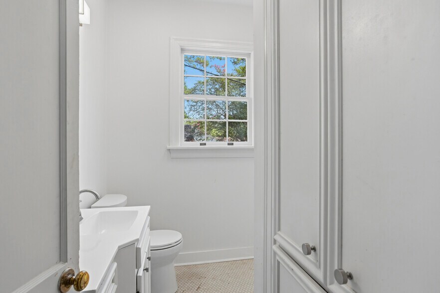 More Photos Of 1224 E Fortification St, Jackson Office For Sale