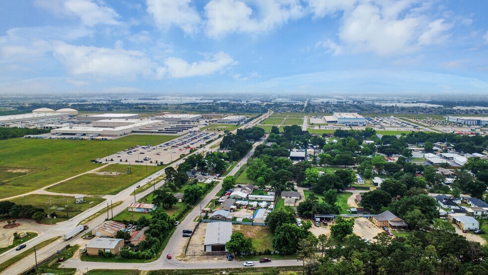 More Photos Of 8603 Shoal Creek Dr, Houston Warehouse For Sale