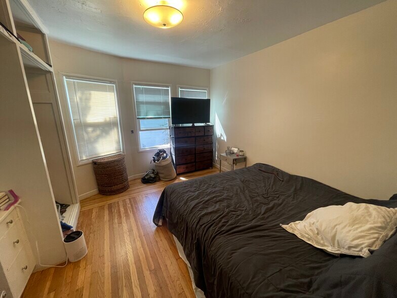 More Photos Of 740-744 Alcatraz Ave, Oakland Apartments For Sale