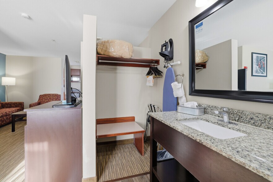 More Photos Of 1575 S Meridian Rd, Meridian Hotel For Sale