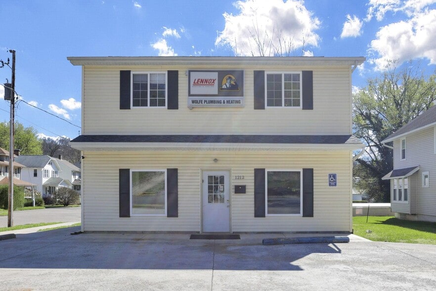Primary Photo Of 1212 N Columbus St, Lancaster Office Residential For Sale