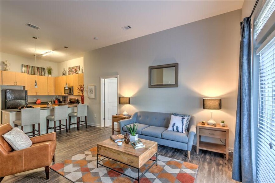 More Photos Of 395 S Highland St, Memphis Apartments For Lease