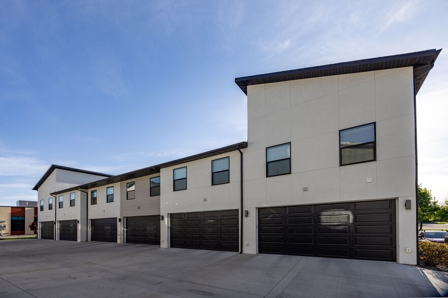 More Photos Of 220 N Spring Creek Pky, Providence Apartments For Sale