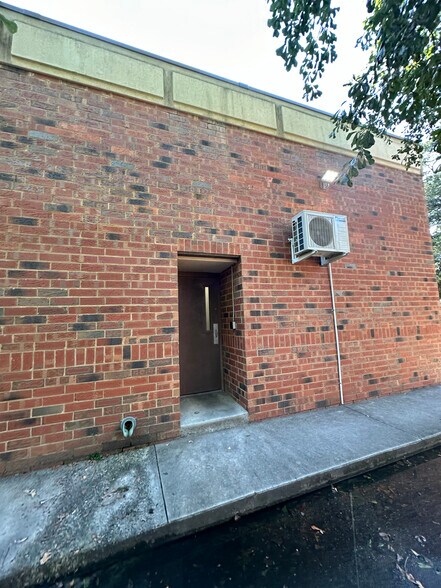 More Photos Of 201 N Troup St, Valdosta Office For Sale