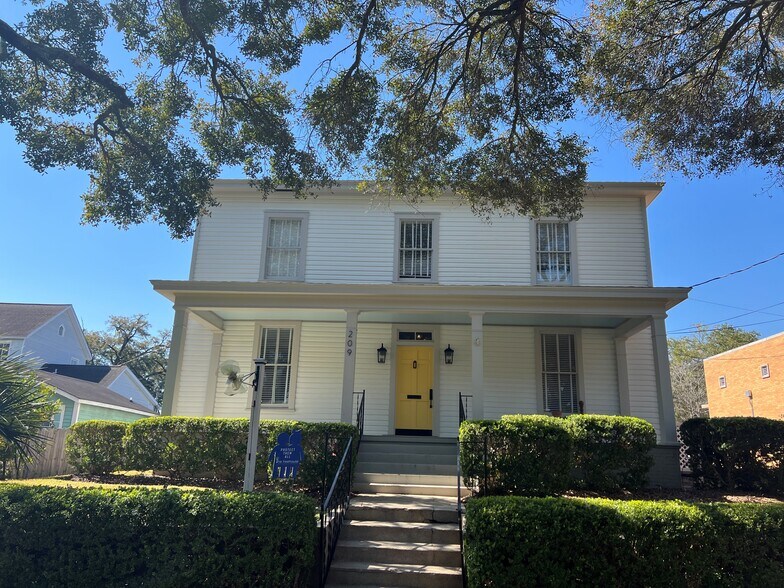 Primary Photo Of 209 N Dawson St, Thomasville Office For Sale