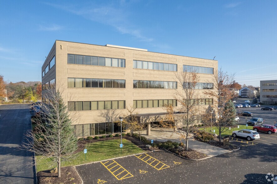 More Photos Of 7251 Engle Rd, Middleburg Heights Unknown For Lease