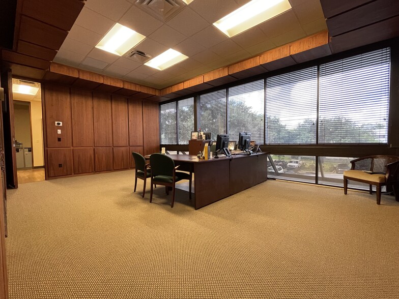 More Photos Of 1020 W International Speedway Blvd, Daytona Beach Office For Lease