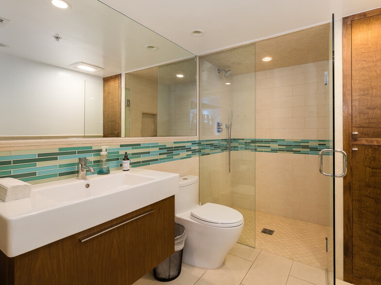 More Photos Of 2100 Abbot Kinney Blvd, Venice Office For Lease