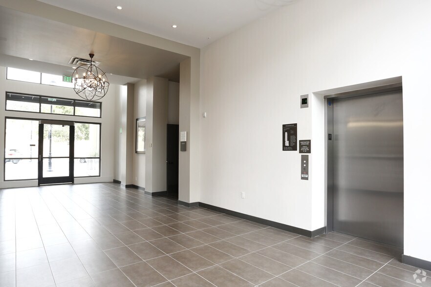 More Photos Of 1375-1411 Sycamore Ave, Hercules Unknown For Lease