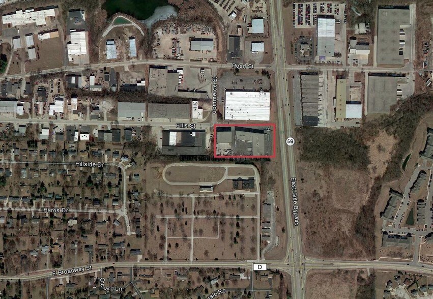 More Photos Of 301 Commerce St, Waukesha Distribution For Lease