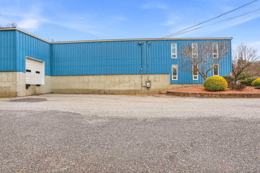 More Photos Of 174 Davis St, Douglas Industrial For Lease