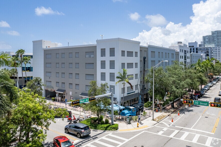 Primary Photo Of 959 West Ave, Miami Beach Parking Garage For Lease