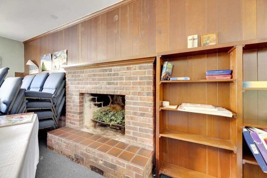 More Photos Of 3001 S Kings Ave, Brandon Religious Facility For Sale