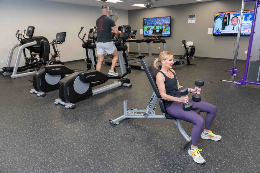 More Photos Of 1960 Kimball Ave, Manhattan Office For Lease