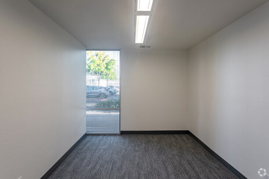 More Photos Of 2910-2960 Scott Blvd, Santa Clara Light Distribution For Lease