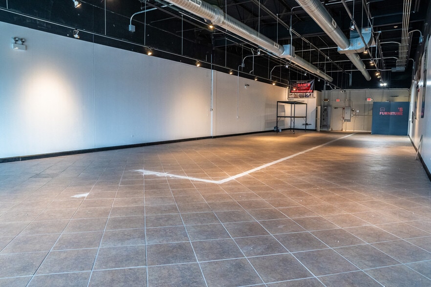More Photos Of 16521-16615 W 159th St, Lockport Storefront For Lease