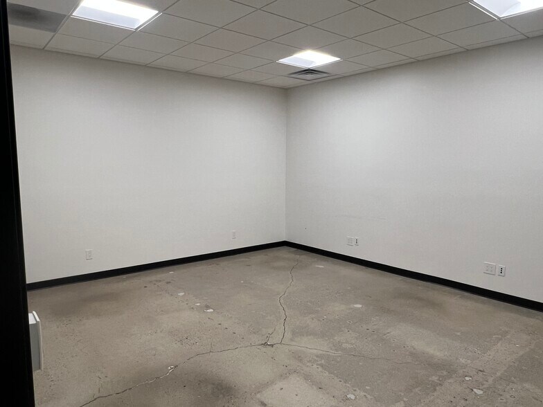 More Photos Of 13222-13226 Saticoy St, North Hollywood Warehouse For Lease