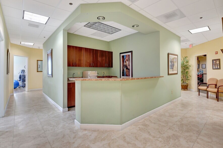 More Photos Of 15300 S Jog Rd, Delray Beach Medical For Lease