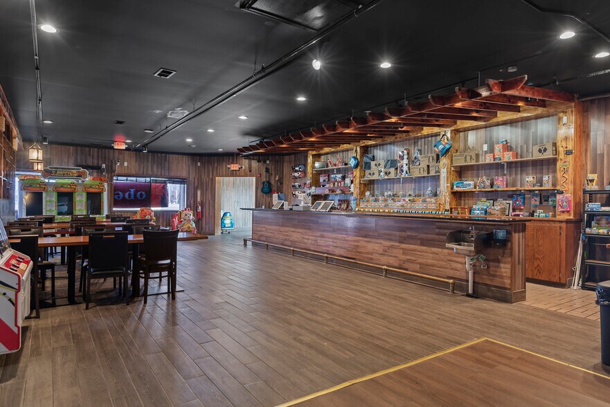 More Photos Of 3101 S MacArthur Blvd, Springfield Restaurant For Lease