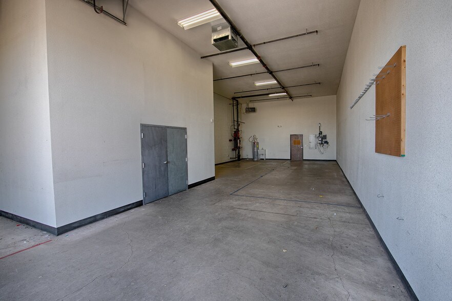 More Photos Of 1321 E Lumbermans Loop, Show Low Warehouse For Lease