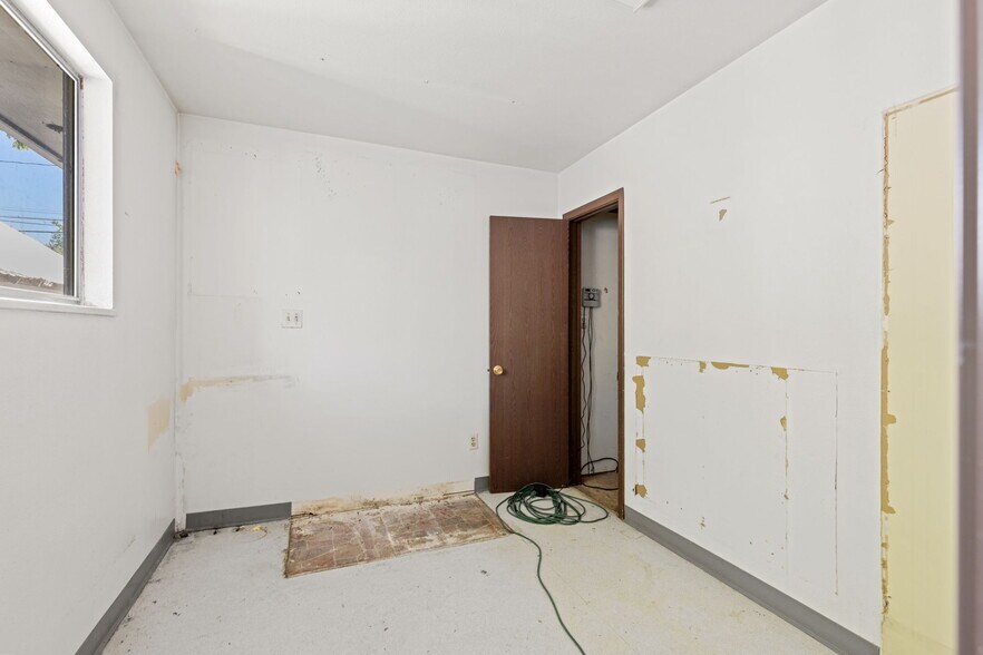 More Photos Of 20 3rd Ave, Longmont Medical For Sale