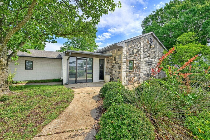 Primary Photo Of 815 Pecan Grove Rd E, Sherman Medical For Sale