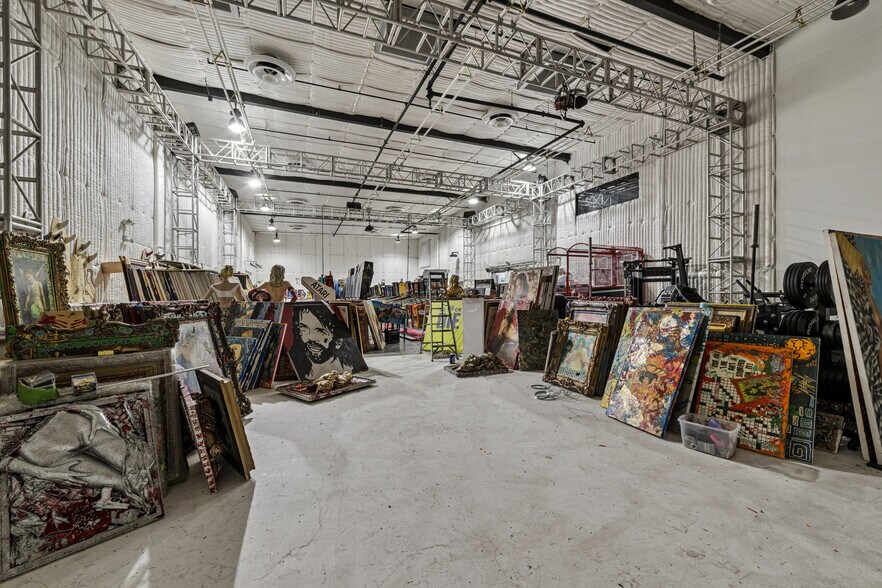 More Photos Of 1001 S Victory Blvd, Burbank Warehouse For Lease