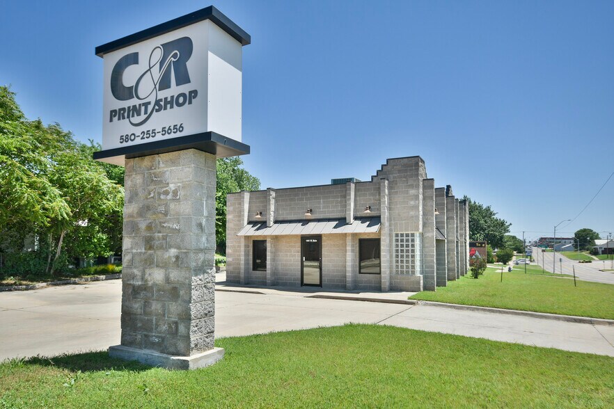 Primary Photo Of 1401 W Main St, Duncan Flex For Lease