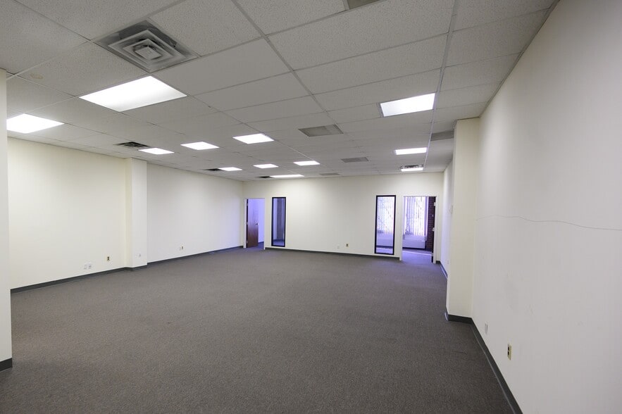 More Photos Of 1099 Wall St W, Lyndhurst Office For Lease