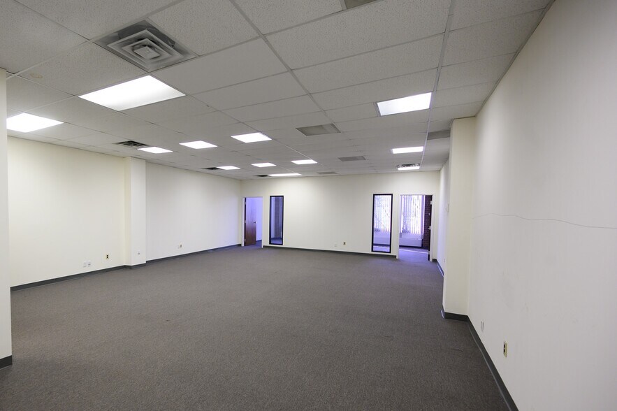 More Photos Of 1099 Wall St W, Lyndhurst Office For Lease