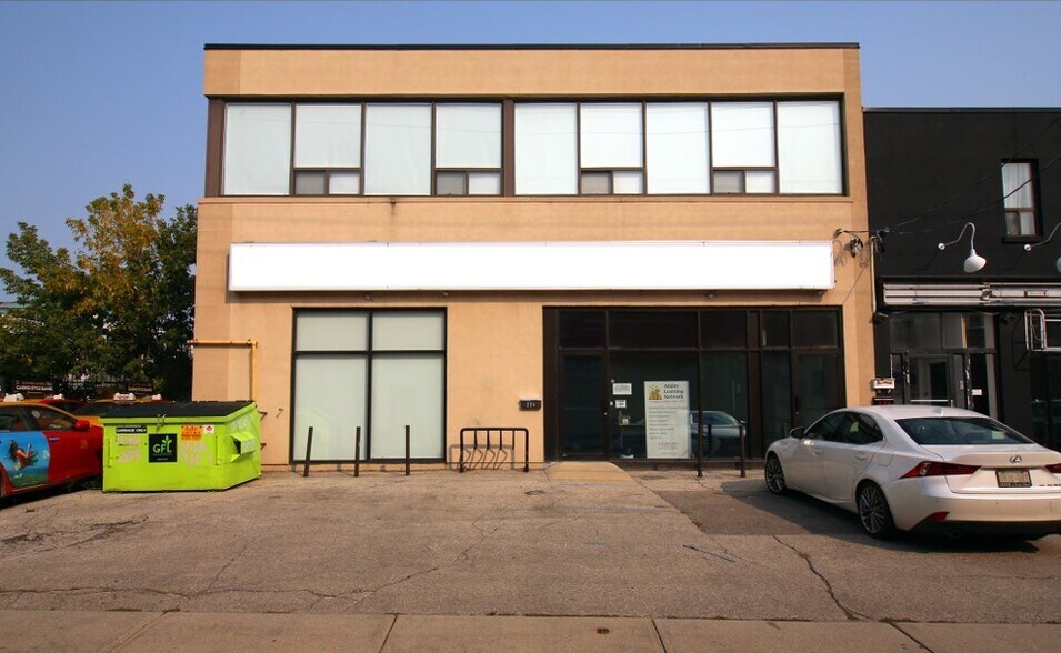 More Photos Of 274 Geary Ave, Toronto Showroom For Sale
