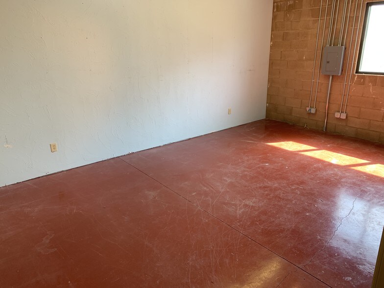 More Photos Of 3101-3121 Kintzley Ct, Laporte Storefront Retail Office For Lease