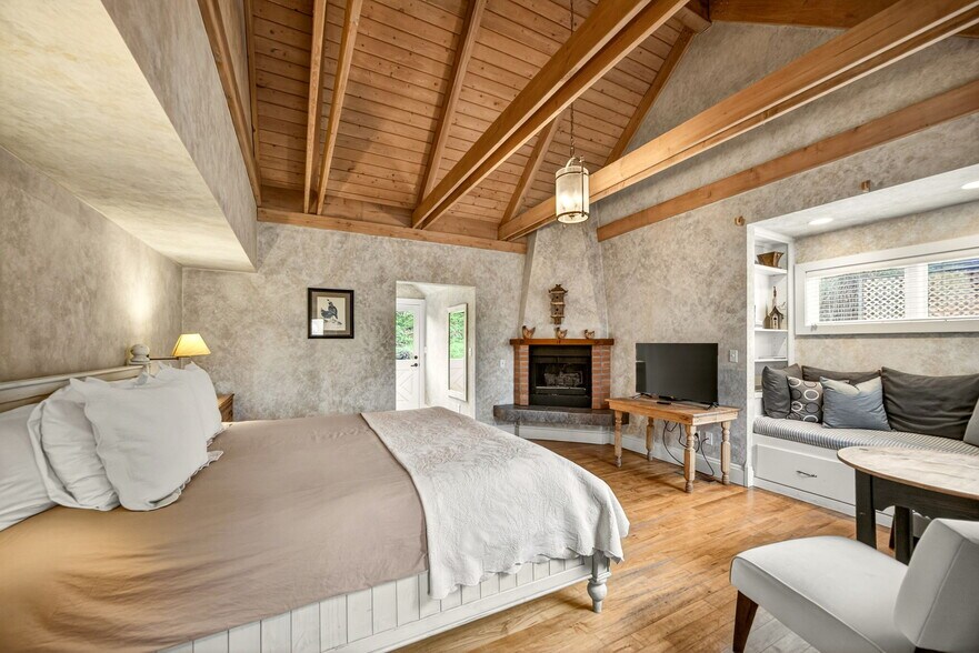 More Photos Of 668 N Main St, Ashland Hospitality For Sale