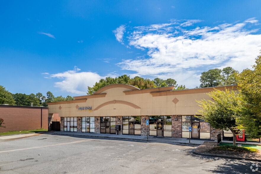 More Photos Of 3292 Laventure Dr, Atlanta Freestanding For Sale