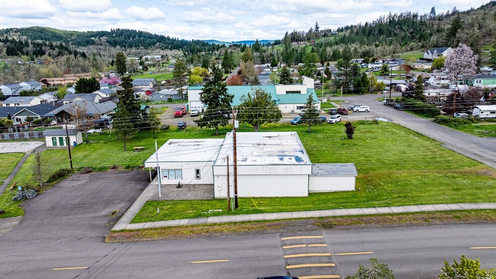 More Photos Of 107 E 3rd St, Lowell Flex For Sale