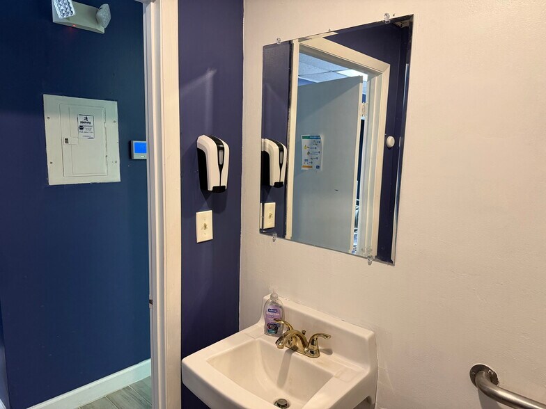 More Photos Of 550 Balmoral Cir N, Jacksonville Unknown For Lease