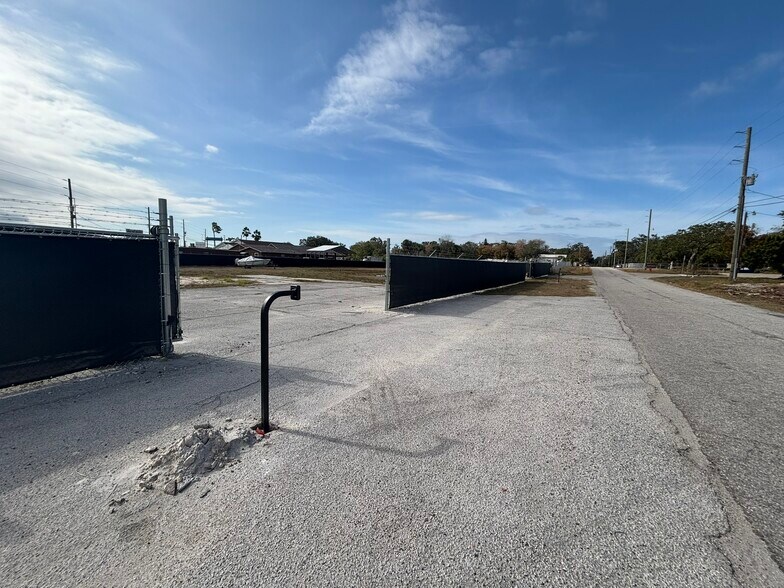 More Photos Of 7806 Maryland Ave, Hudson Land For Lease