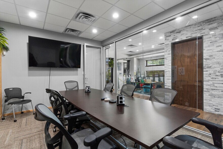 More Photos Of 1330 Rayford Park Rd, Spring Loft Creative Space For Lease