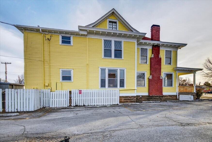 More Photos Of 822 S Johnstone Ave, Bartlesville Freestanding For Sale