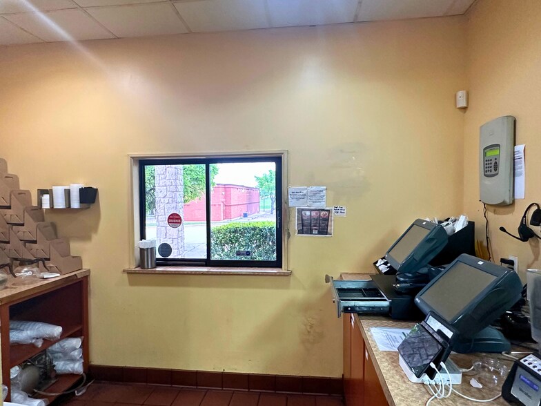 More Photos Of 1005 W Pecan St, Pflugerville Restaurant For Sale